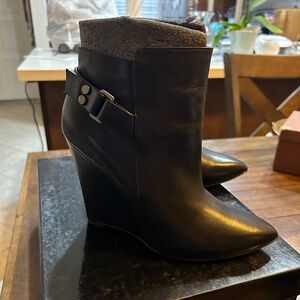 Guess Women’s Leather Boots Sz 6